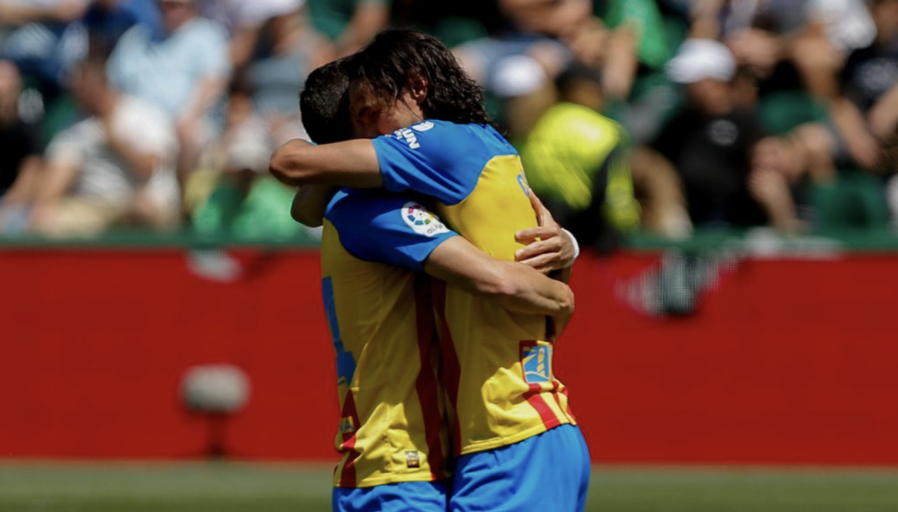 އެލްޗޭ ބަލިކޮށް ވެލެންސިއާ ސަލާމަތްވުމުގެ އައްސޭރިއަށް