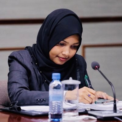 ޒީނާ މަޤާމުން ވަކިކުރަން ކޮމިޓީން ފާސްކޮށްފި