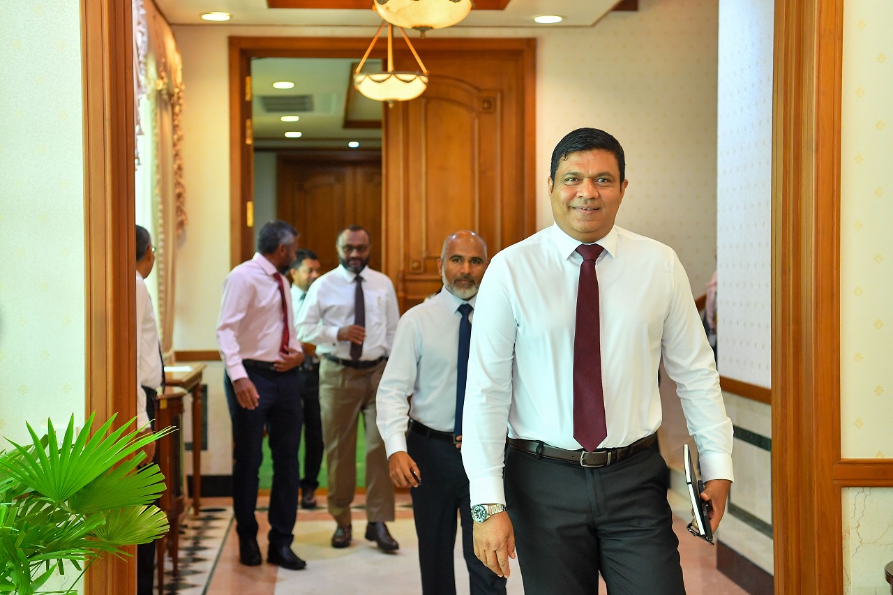 މިނިސްޓަރ އަމީނަށް ދެ މިލިއަން ރުފިޔާގެ ބަދަލެއް ދިނުމަށް އެއްބަސްވެއްޖެ