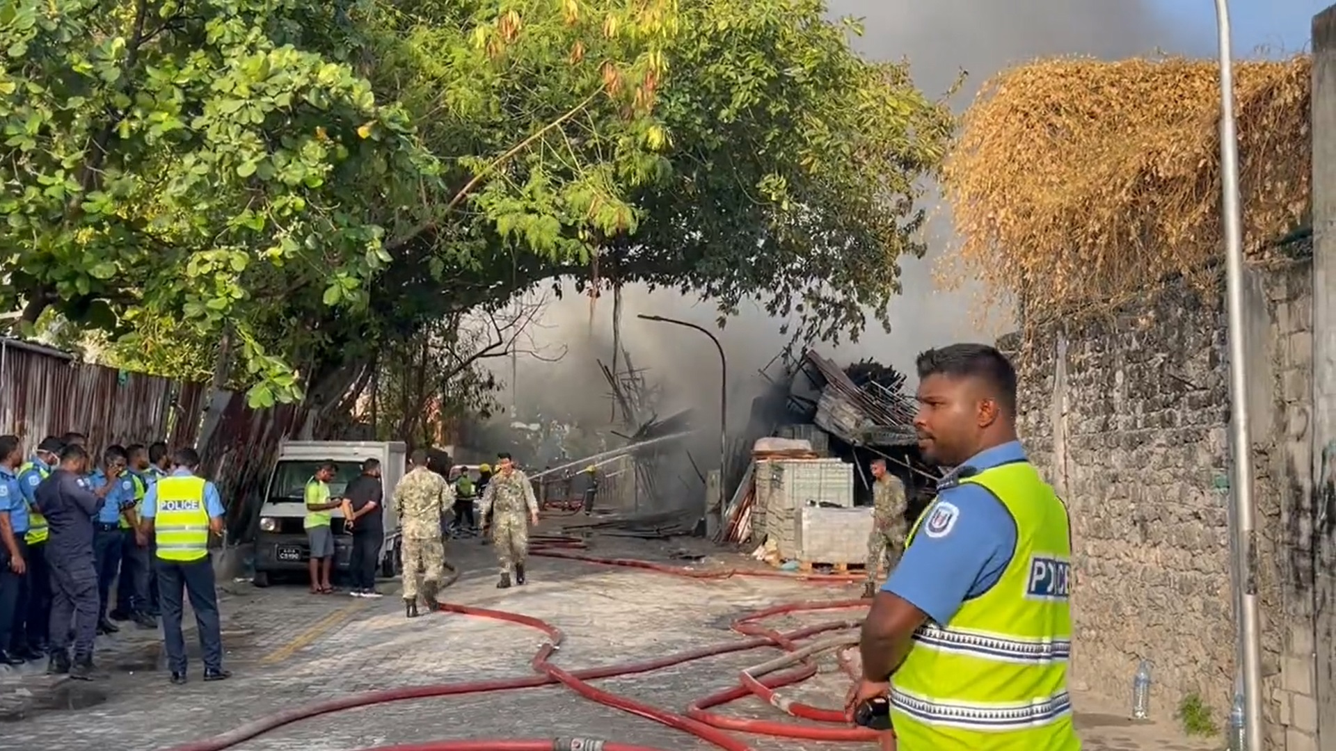 ނީލަން ފިހާރައިގައި ރޯވި އަލިފާން ކޮންޓްރޯލްކޮށްފި