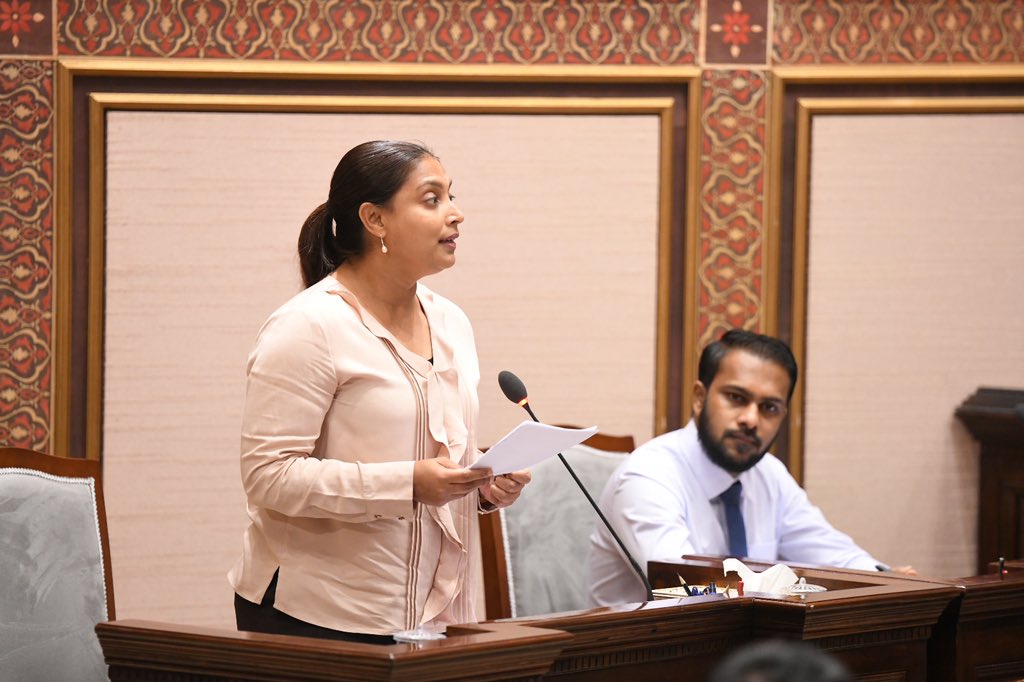 މި ސަރުކާރުން 17.5 މިލިއަން ރުފިޔާގެ ލެޕްޓޮޕާއި ކޮމްޕިއުޓަރ ރަށްރަށަށް ފޮނުވައިފި