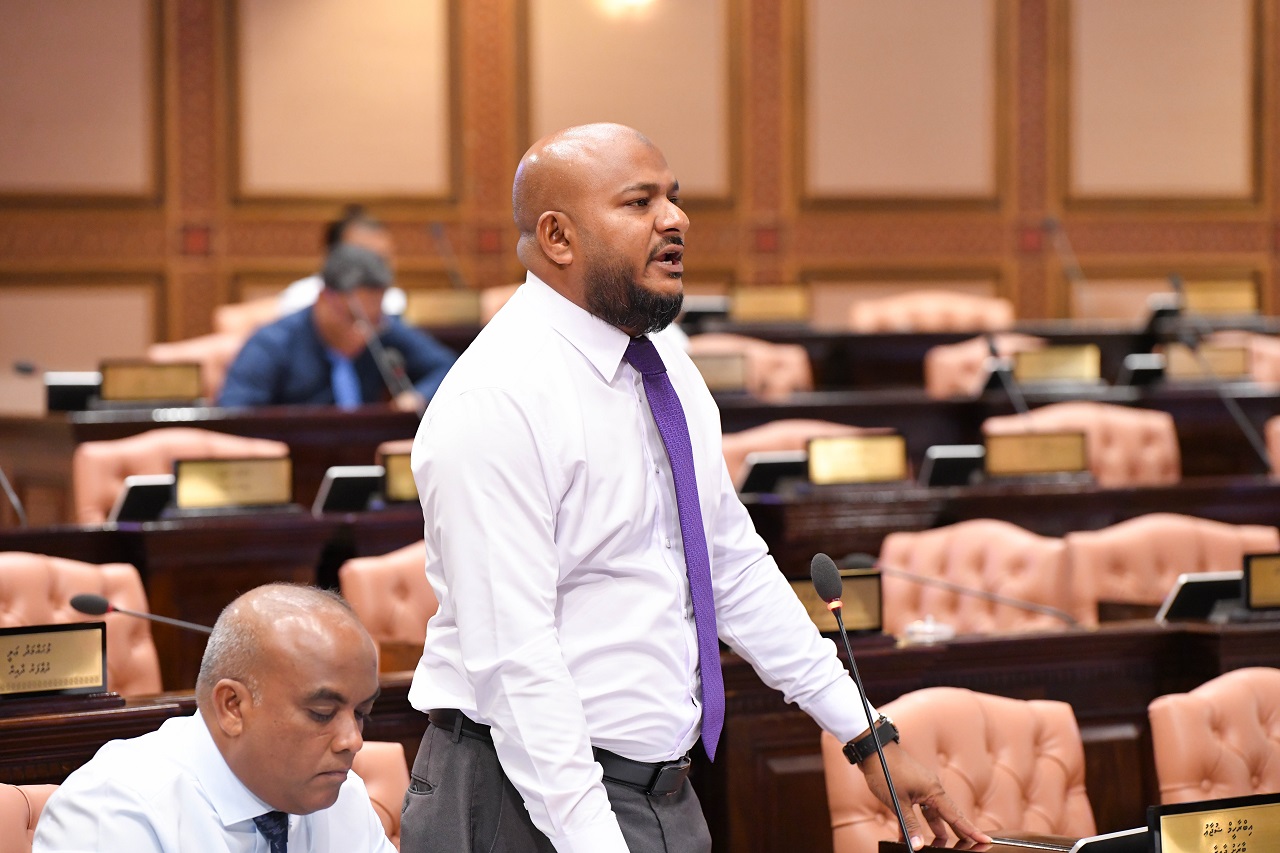 ހިލޭ ޑިގްރީގެ ސަބަބުން ކޯސްތަކުގެ އަގުވެއްޓި ކޮލެޖްތައް އިނދަ ޖެހިއްޖެ: ސުޖާ