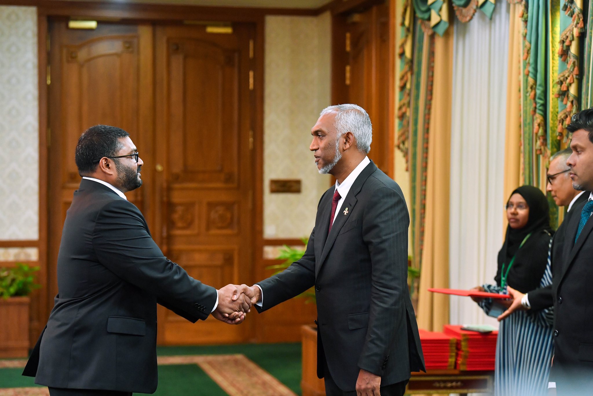 ޣައްސާނަށް ޑިފެންސް މިނިސްޓަރުކަން ދިނުމުން ރައީސް މައުމޫންގެ ޝުކުރު ރައީސް މުޢިއްޒަށް