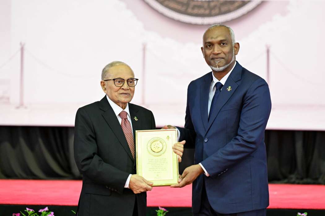 ނޮވެމްބަރު 3، ގެ ޝަރަފުގެ ހާއްސަ އައްޑަނަ މައުމޫނަށް އަރުވައިފި