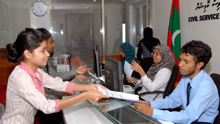 މުވައްޒަފަކު އޮފީހަށް ނުކުތުން މަނާކޮށްފިނަމަ 24 ގަޑިއިރުތެރޭގައި އަންގަންޖެހޭނެ: ސީއެސްސީ