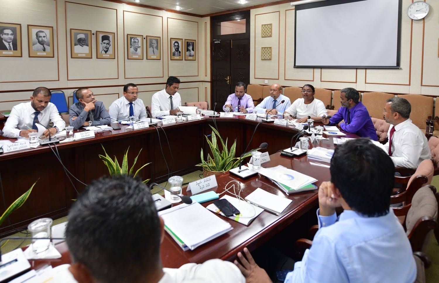 ބަޖެޓް ދިރާސާކުރި ކޮމިޓީގެ ރިޕޯޓް މާދަމާ ތަޅުމަށް