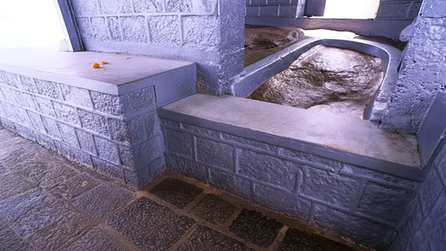 އާދަމްގެފާނުގެ ފައިތިލަފުޅުގެ ނިޝާން ހުންނަ ކަމަށް ބުނާ: ލަންކާގެ އެޑަމްސް ޕީކް ފަރުބަދަ