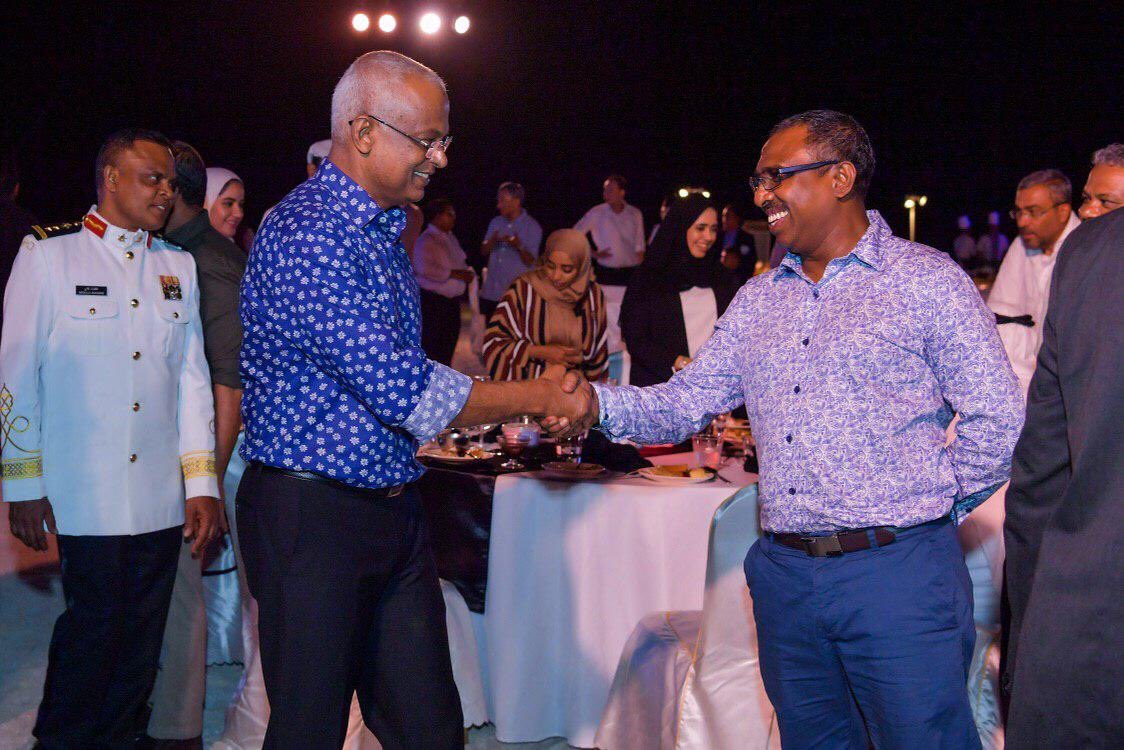 އާޒިމް ދެއްވީ ރައީސް މަގާމުން ވަކިކުރުމުގެ މަސައްކަތް ކުރާނެކަމުގެ އިންޒާރު!