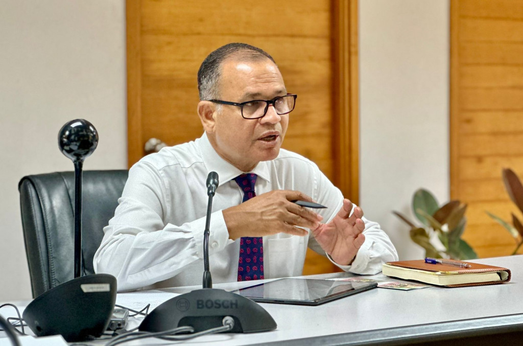 އެލްޖީއޭއިން ދަނީ ގާނޫނީ ޒިންމާ އަދާކުރަމުން: އާދަމް ޝަރީފް