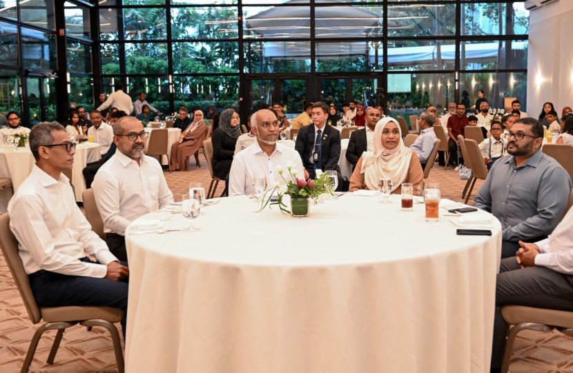 ސިންގަޕޫރުގައި ދިރިއުޅޭ ދިވެހި އާއިލާތަކާ ރައީސް ބައްދަލުކުރައްވައިފި