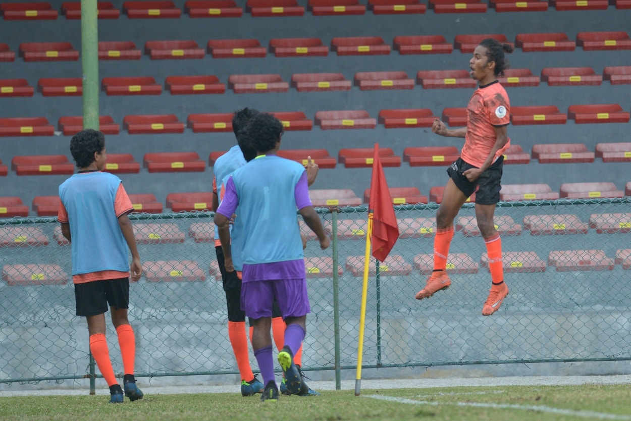 އެފްއޭއެމް ޔޫތު ޗެމްޕިއަންޝިޕް: އީގަލްސާއި ސަސް ފައިނަލަށް