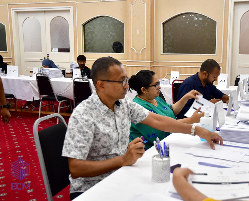 ވޯޓާސް ލިސްޓުގައި ބައެއް ކެންޑިޑޭޓުންގެ ފަރާތުން ސޮއެއް ނުކުރޭ