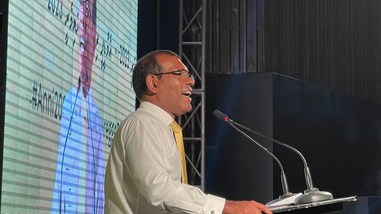 ރައީސް ސޯލިހްގެ ސަރުކާރު އޮތީ "އަންނަނީ އަންނަނީ" ގައި: ނަޝީދު