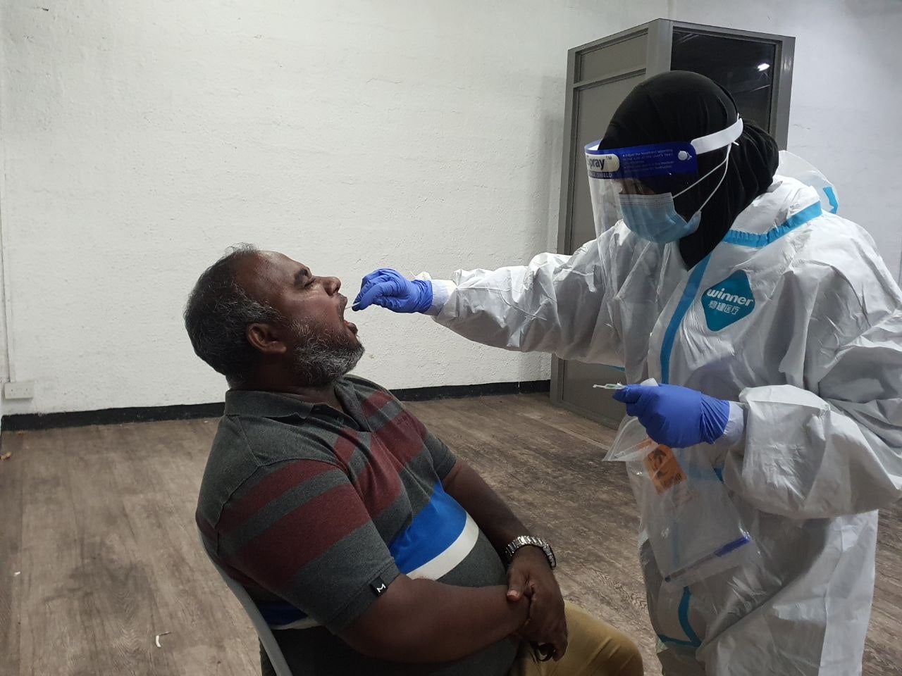 ކޮވިޑް-19: ދުވަސްތަކަކަށްފަހު ޕޮޒިޓިވްވި މީހުންގެ އަދަދު ހާހުން ދަށަށް