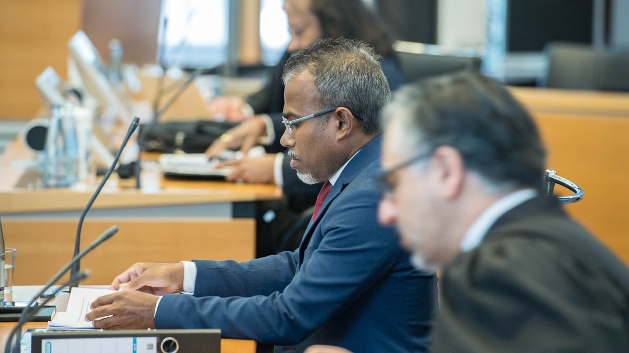 ރާއްޖެއާ ދެކޮޅަށް ހުށައަޅާފައިވާ އިޤްތިޞާދީ ސަރަހައްދުގެ ދަޢުވާގެ އަޑުއެހުމެއް މިއަދު