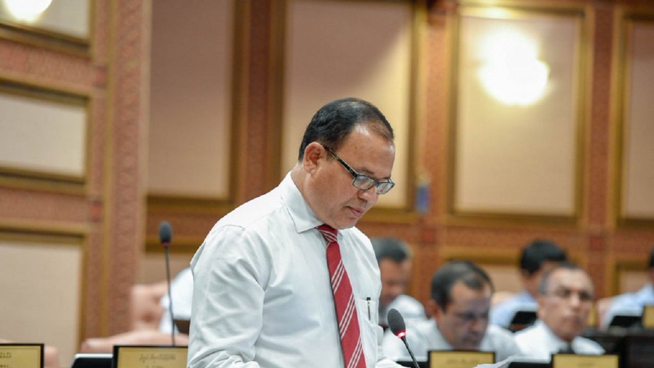 ޑޮލަރުގެ އަގު ބޮޑުވަނީ ޚާރިޖީ ސިޔާސަތު ދޯހަޅި ވުމުން - އާދަމް ޝަރީފް