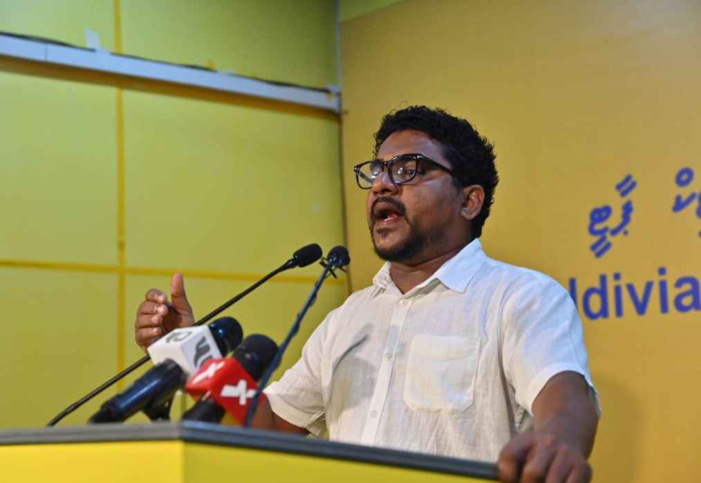 މުއިއްޒު ވެރިކަމަށް ނުގެނައިނަމަ 2 ލައްކައެއްހާ ރައްޔިތުންގެ ބޯހިޔާވަހިކަން އޮތީ ކަށަވަރުވެފަ: މައުރޫފް