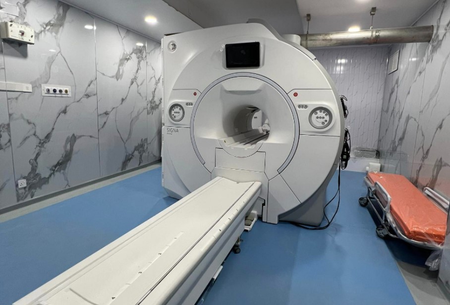 އުނގޫފާރު ހޮސްޕިޓަލުގައި އެމްއާރުއައި މެޝިން ބެހެއްޓުމުގެ މަސައްކަތް ނިމުމަކާ ހަމައަށް