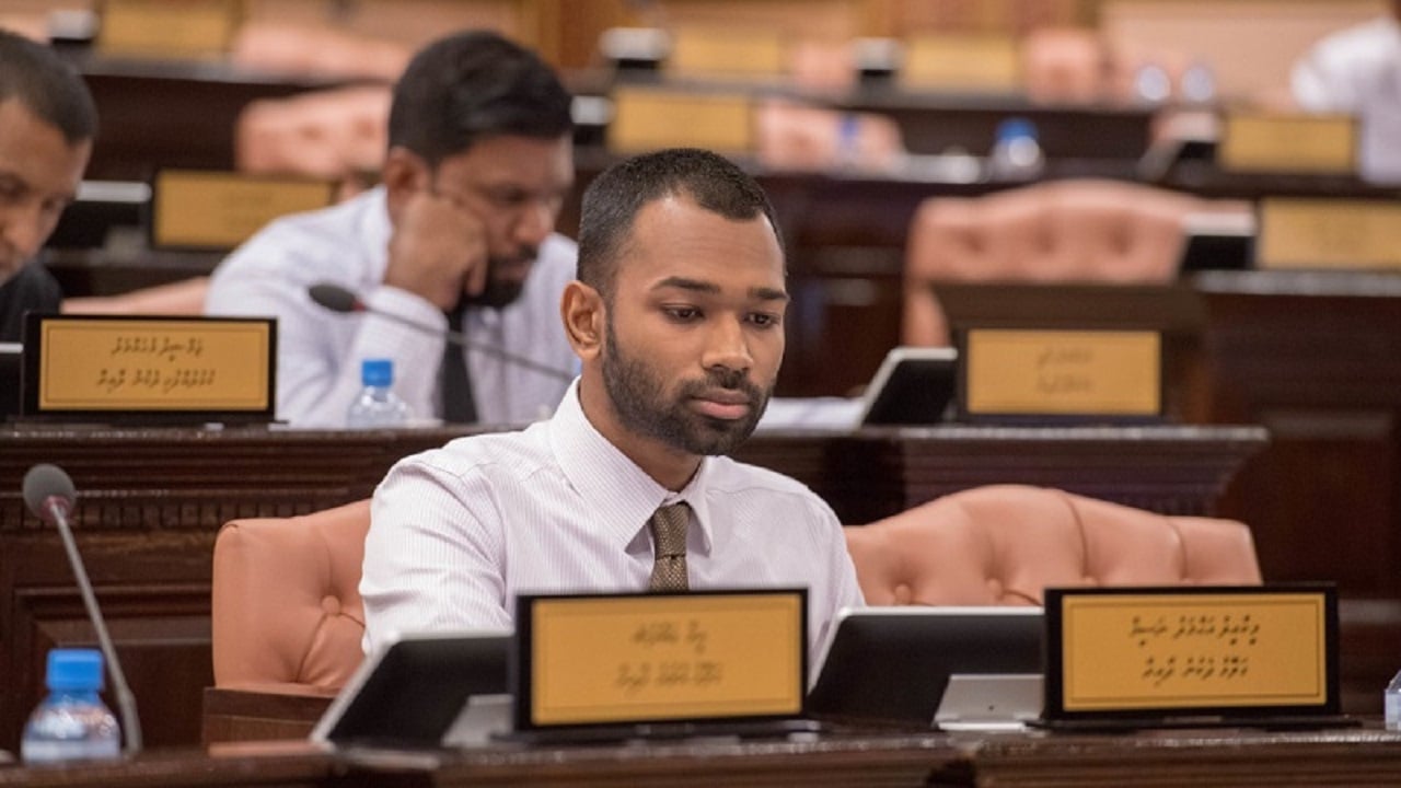 މީހުންގެ ލޭ ހުއްދަ ކުރުމަށް ގޮވާލަމުންދާ މައްސަލަ މަޖިލީހަށް