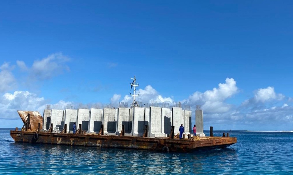 މީދޫ ބަނދަރަށް ކޮންކްރީޓް ގަލުގެ 3 ވަނަ ޝިޕްމަންޓް؛ އިހަވަންދޫ ބަނދަރުގެ ބޮޑުބައެއް ނިމިއްޖެ