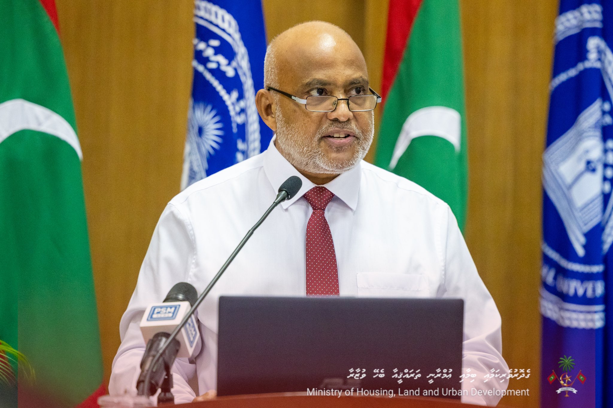 މެލޭޝިއާގައި ދަރިވަރުން އަތުން ނަގާ ޓެކުހުގެ ބުރަ ދިވެހިން އުފުލަން ނުޖެހޭނެ: ވަޒީރު