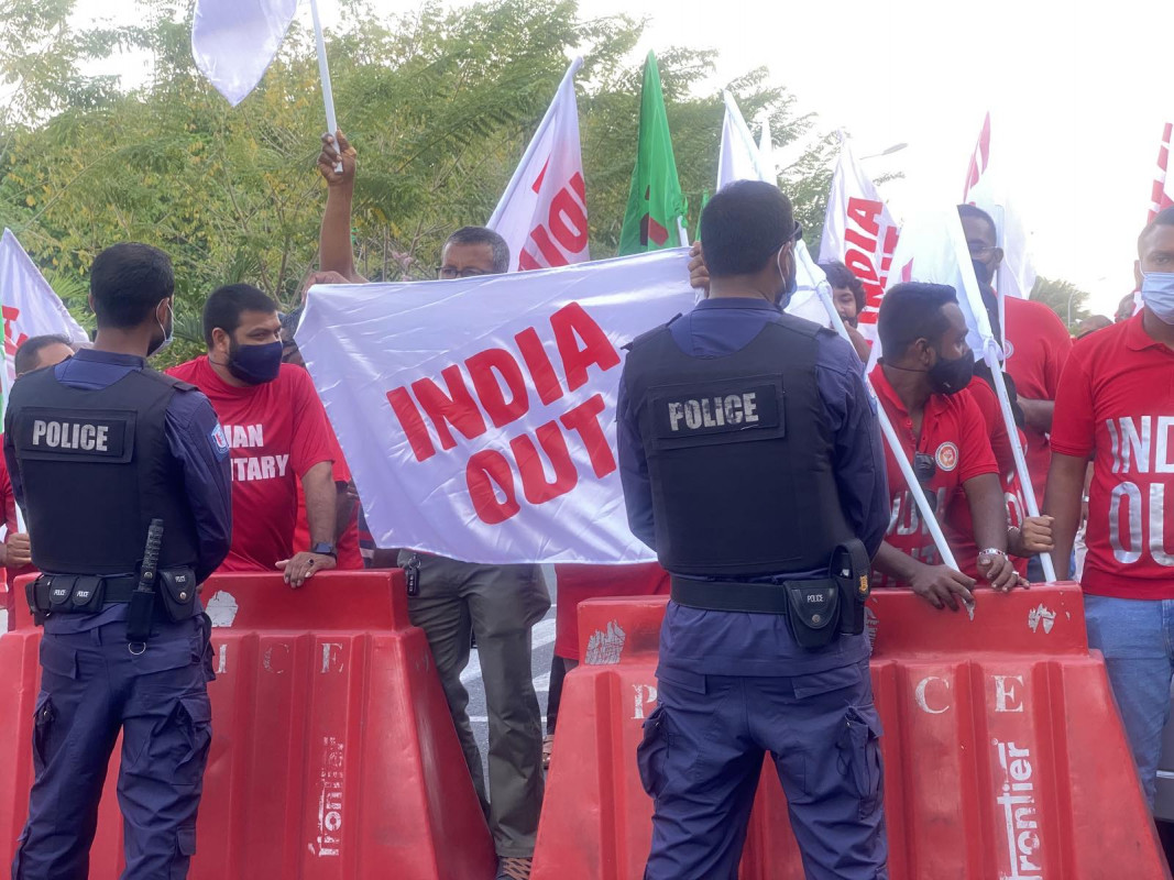 "އިންޑިއާ އައުޓް" ހަރަކާތް ހުއްޓުވި އޮޕަރޭޝަންގައި ބައިވެރިވި ފުލުހުންގެ މައުލޫމާތު ހާމަކުރުން ފަސްކުރަން އަމުރުކޮށްފި