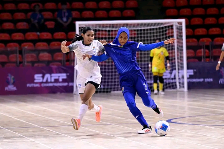 ސާފް ވިމެންސް ފުޓްސަލްގެ ތަށި ބަންގްލަދޭޝްއަށް: ފަހު މެޗުގައި ރާއްޖެ ބަލިވީ ބޮޑު ތަފާތަކުން