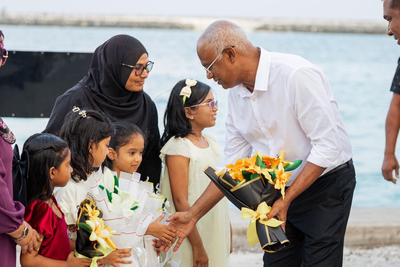 އެމްޑީޕީގެ ޓީމަށް ތިނަދޫއިން ހޫނު މަރުހަބާއެއް: ކެނޑިޑޭޓުންނާ ރައީސް އިބޫ ބައްދަލުކުރައްވައިފި