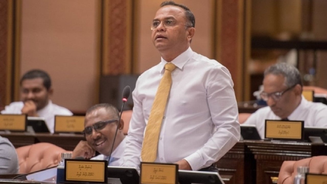 18 ވަނަ މަޖިލީހުގައި 241 ކޮމިޓީ ބައްދަލުވަނީ ސޮއިކޮށްލާފައި އެލަވަންސް ނަގަން - އަނދުން ޙުސެއިން