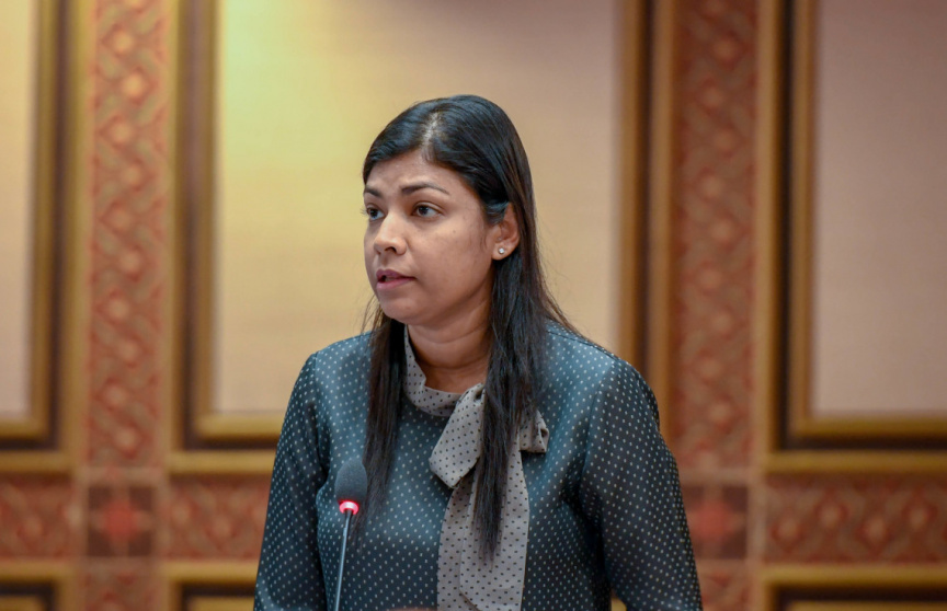 ނަފުރަތު ބިލަށް ސަރުކާރުން ކުރި ތާއިދު ނުގެންދޭ: ރޮޒައިނާ