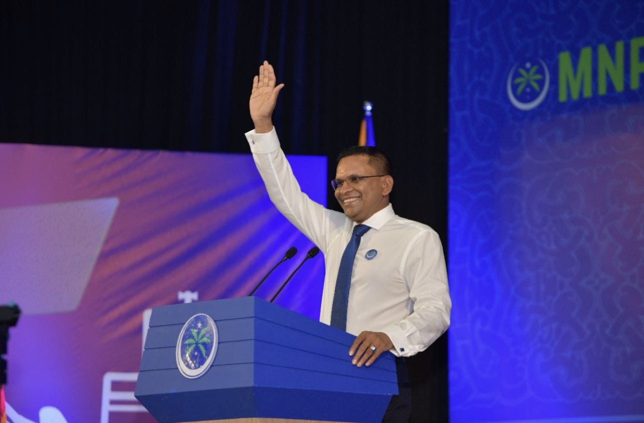 ދިވެހިންނަށް ފަހިވާގޮތަށް ފަތުރުވެރިކަމުގެ ސިނާއަތް ބަދަލުވާން ޖެހޭ: ނާޒިމް