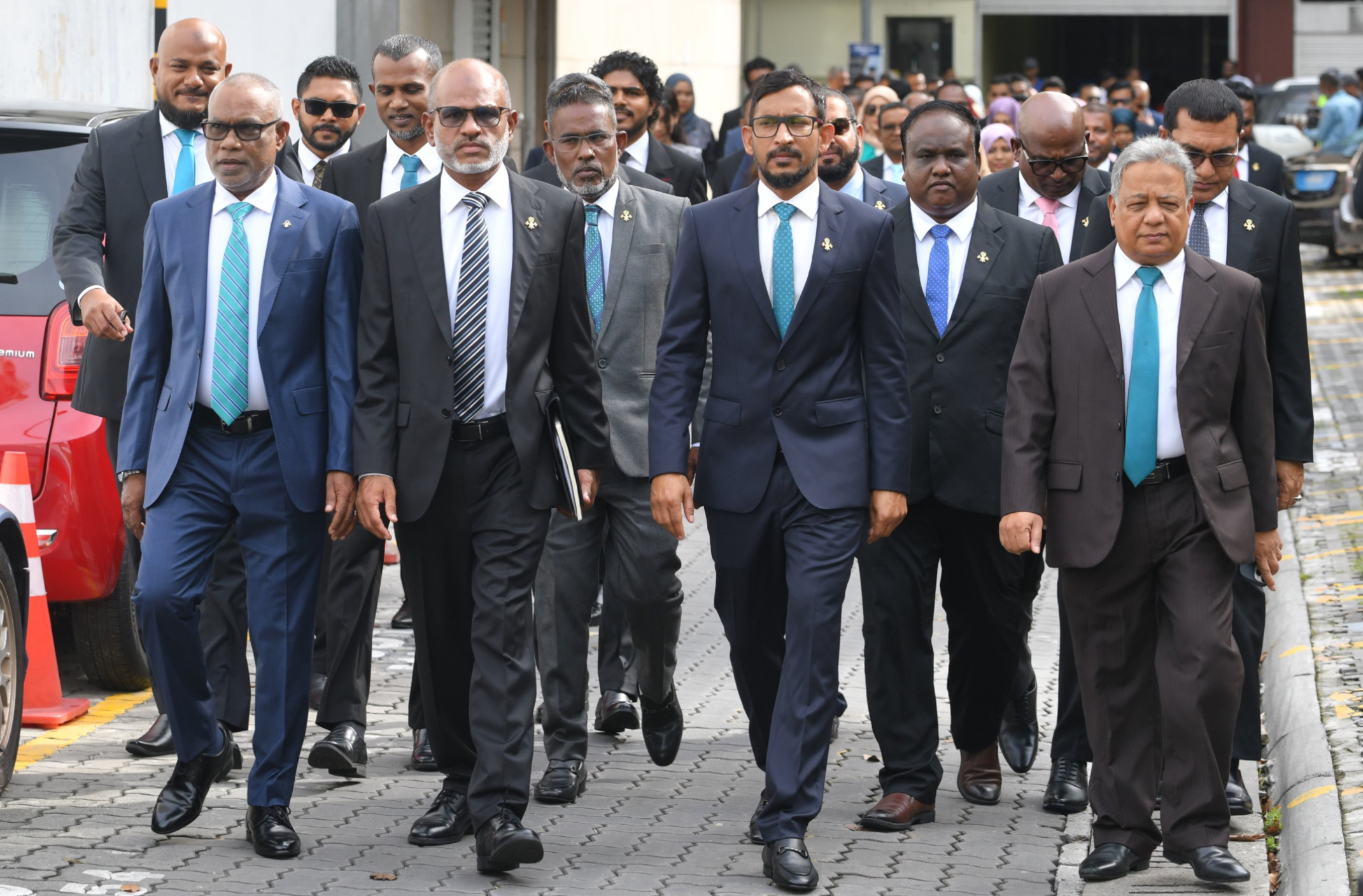 ޑޮލަރާ ގުޅޭ އުސޫލުތައް ބަދަލުކުރާތީ ހުށައެޅި މައްސަލަ ބޭރުކޮށްލައިފި