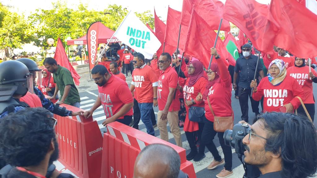 ޝަރުތުތަކަކާއެކު ޣައްސާނާއި ސައީދު ބަންދުން ދޫކޮށްލައިފި