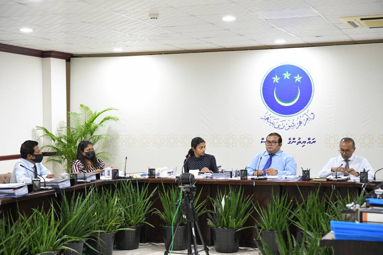 ހަމަލާ ދިން ބޭނުމާއި ފަންޑުކުރި މީހުން ނުހޯދޭ: ކޮމެޓީ ރިޕޯޓް