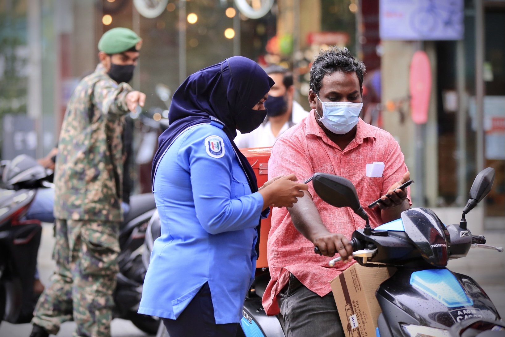 ކޮވިޑް-19: ނެގެޓިވް ނަތީޖާ ލިބުމުން ކަރަންޓީނު ފުރިހަމަނުކޮށް ބައެއްމީހުން ބޭރަށް ނުކުންނަނީ