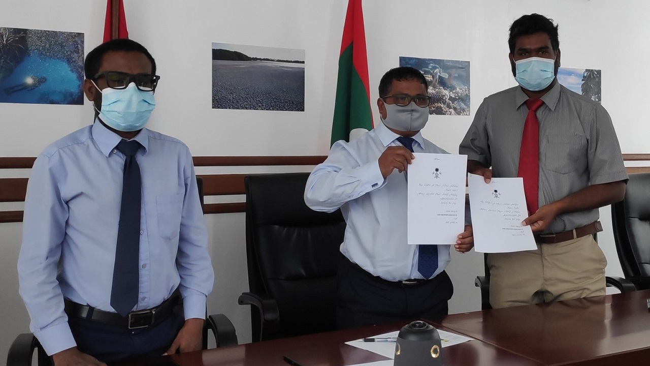 10 ރަށެއްގެ ކުނި މެނޭޖް ކުރުމަށް ކައުންސިލްތަކާއެކު ސޮއިކޮށްފި