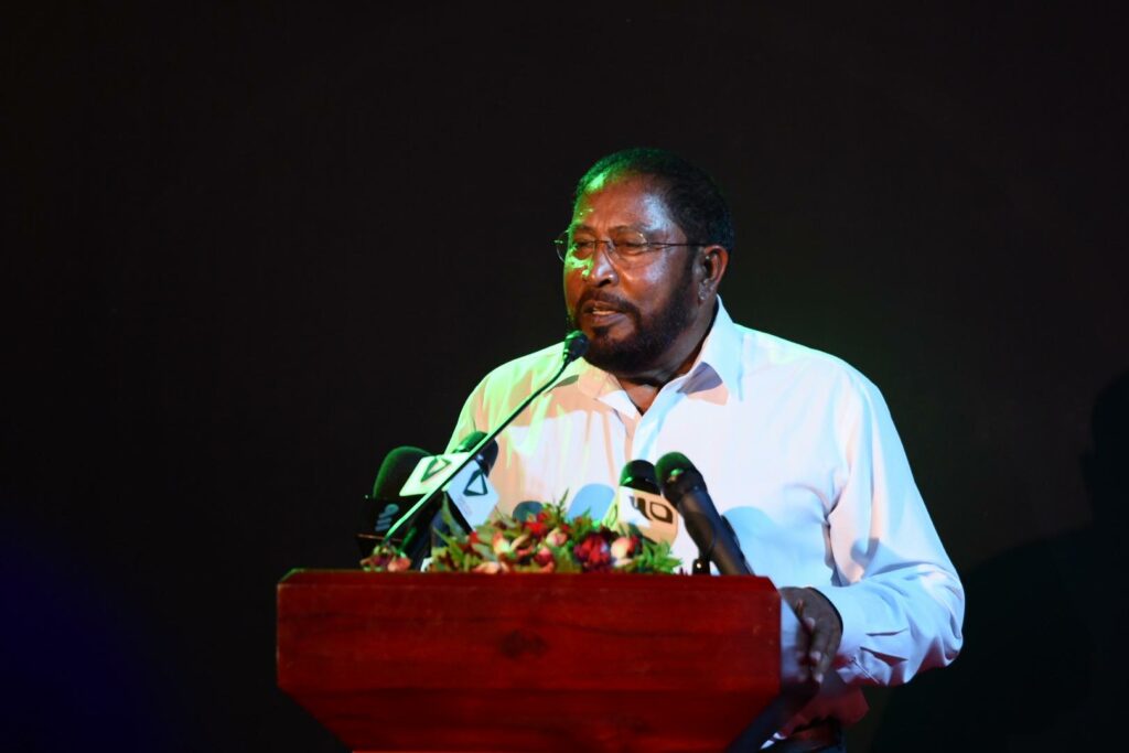 އެއްވެސް ވެރިއަކު އެމީހެއްގެ ޒިންމާ އަދާކުރުމުގައި ފަހަތަށް ޖެހިގެން ނުވާނެ: ގާސިމް