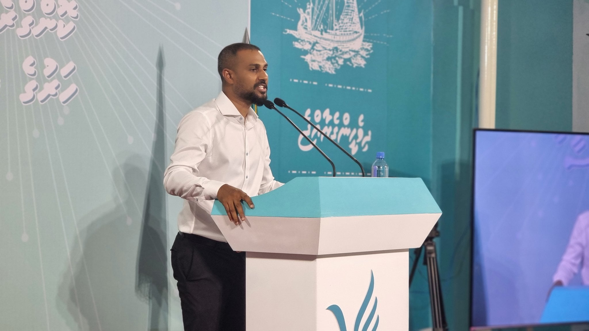 ކަރަންޓުގެ ހިދުމަތް ރަނގަޅުކުރުމުގެ ބަދަލުގައި ފެނަކައިން ކުރިން އުޅުނީ ކޮންސްޓްރަކްޝަން މަސައްކަތް ކުރަން: މުއާޒު