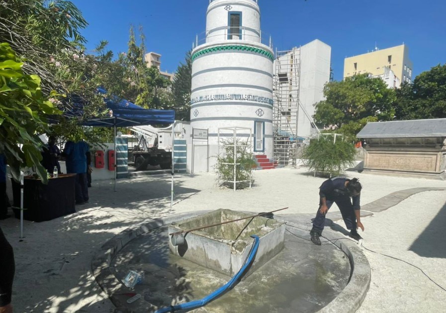 ރޯދައަށް ހުކުރު މިސްކިތް ސަރަހައްދާއި މުންނާރު ޒީނަތްތެރި ކުރަނީ