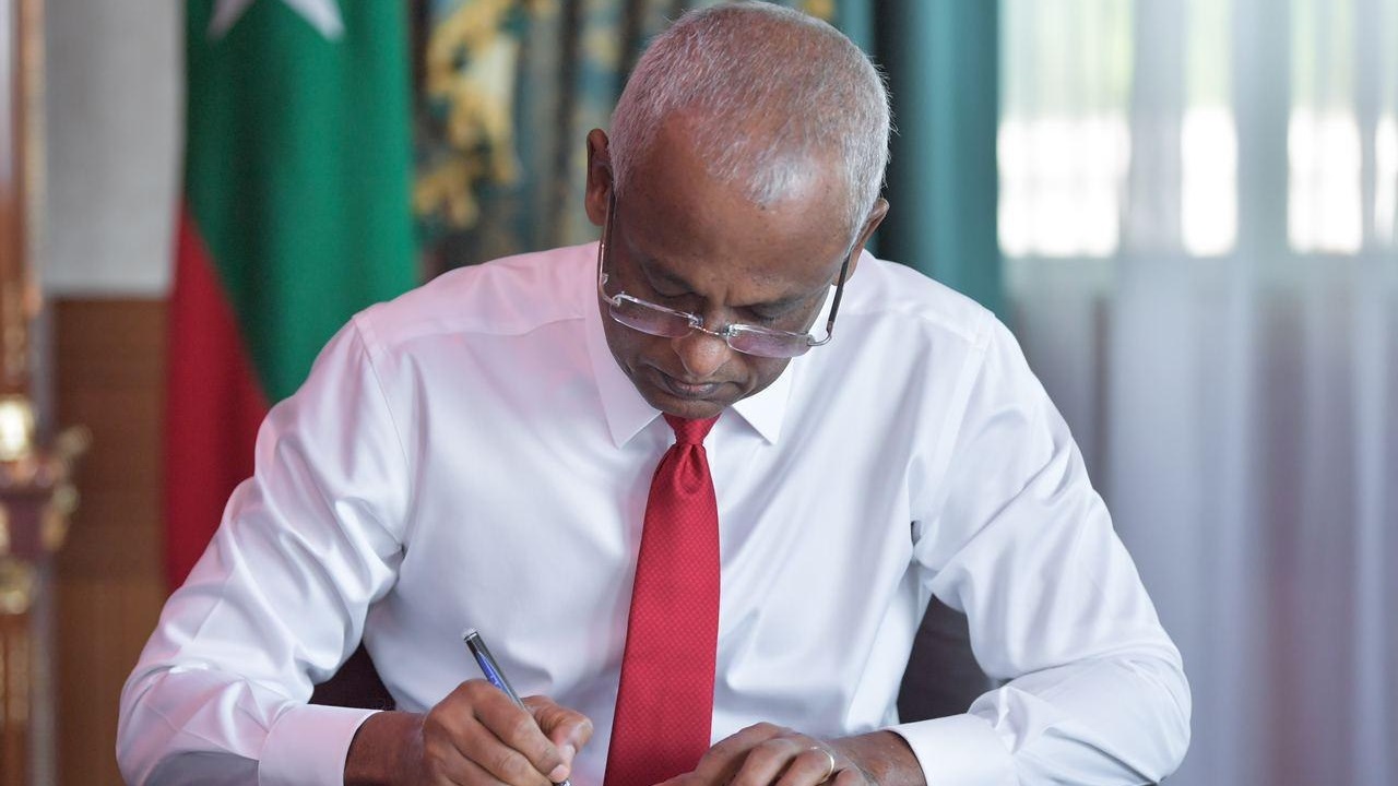 އެކްސްޕޯޓް އިމްޕޯޓްގެ ޤާނޫނަށް އިޞްލާޙު ގެނައުމުގެ ބިލު ރައީސް ތަސްދީޤު ކުރަށްވައިފި