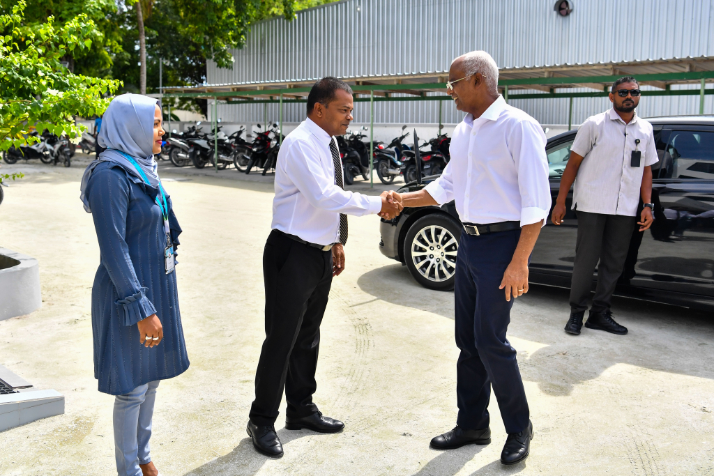 ސަރުކާރުން އައްޑޫ ތަރައްގީ ކުރަނީ ވިސްނުންތެރިކަމާއެކު ހިސާބުޖަހައިގެން: މޭޔަރު