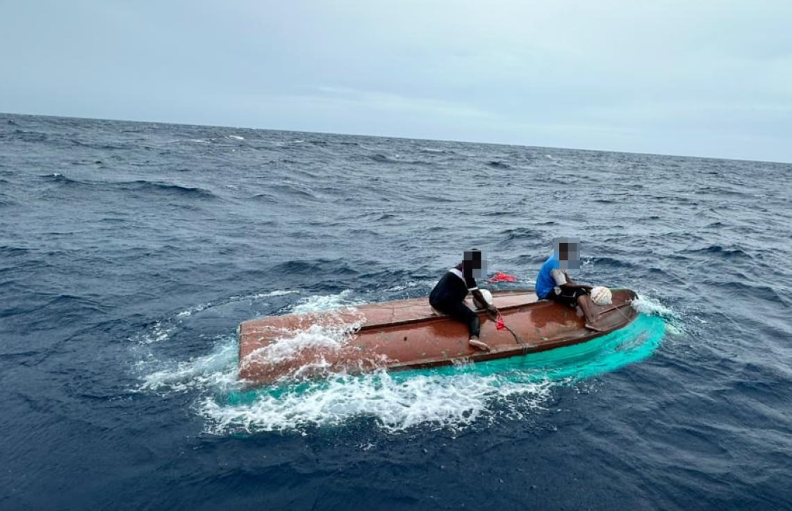 މަޑަވެލި ކައިރިން ޑިންގީއެއް ބަންޑުން ޖަހާލި ހާދިސާއެއްގައި ކަނޑުވި ބަޔަކު ސަލާމަތްކޮށްފި