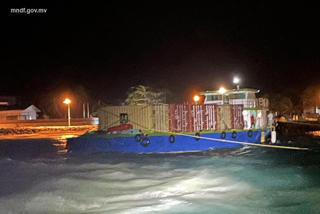 ޅ. ކުރެންދޫ ނެރުމައްޗަށް ބީހުނު މުދާ އުފުލާ ދޯނި ފުންކޮށްފި