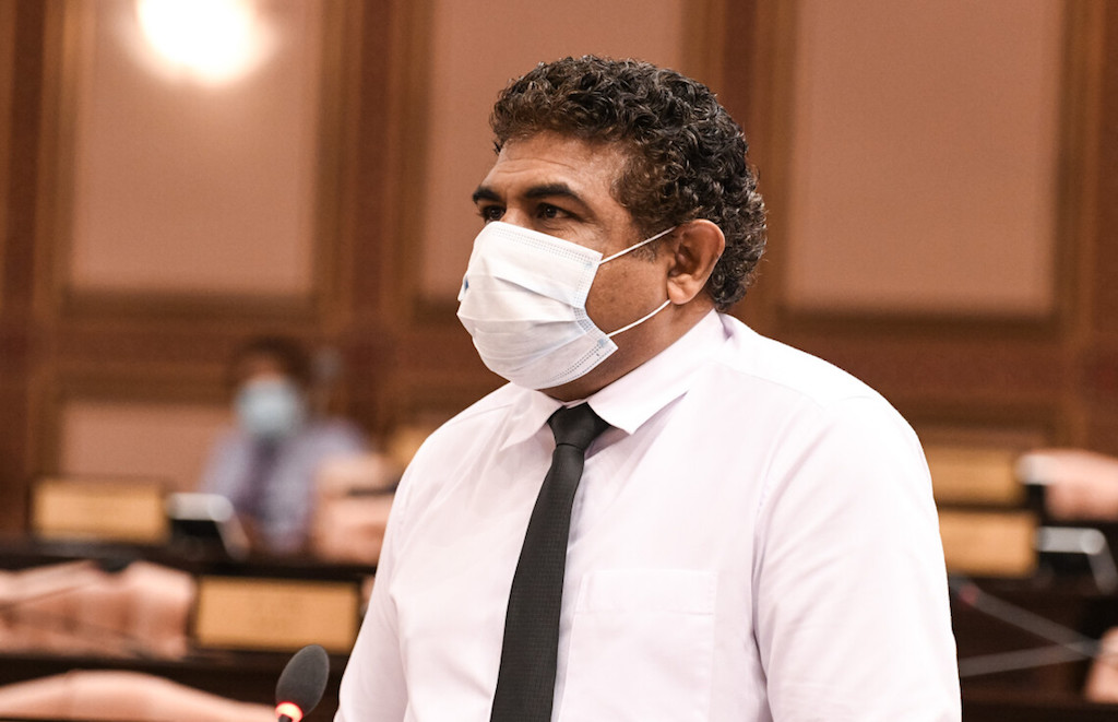 މަސް ދޯނިފަހަރުގައި ބިދޭސީން ގެންގުޅެން ހުއްދަދިނުމަކީ ޒިންމާދާރުކަން ކުޑަ އަމަލެއް: ބޮންޑޭ