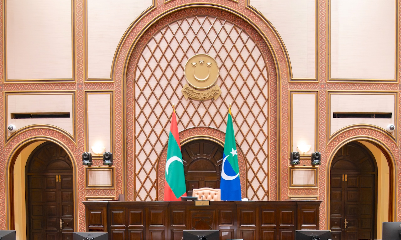 ޕެންޝަނަށް ލިބޭ ފައިސާއަށްވުރެ ބޮޑު އާމްދަނީއެއް ލިބޭނަމަ ޕެންޝަން ކަނޑާލަން އިސްލާހެއް