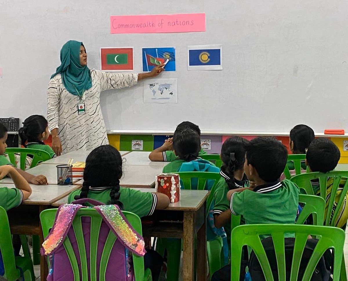 ރައީސްގެ ވައުދާ އެއްގޮތަށް އަންނަމަހުން ފެށިގެން ޓީޗަރުންގެ މުސާރަ ބޮޑުކުރަނީ