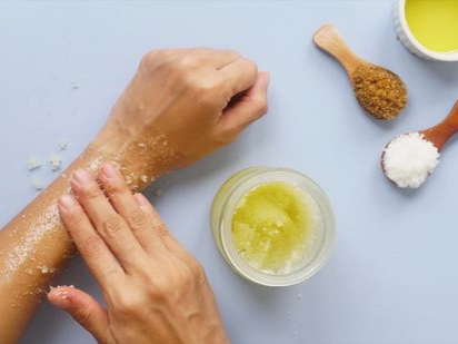 ހަންގަނޑު އަލިކޮށްދިނުމަށް މި 4 ޝުގަރ ސްކްރަބް ވަރެއް ނެތް!