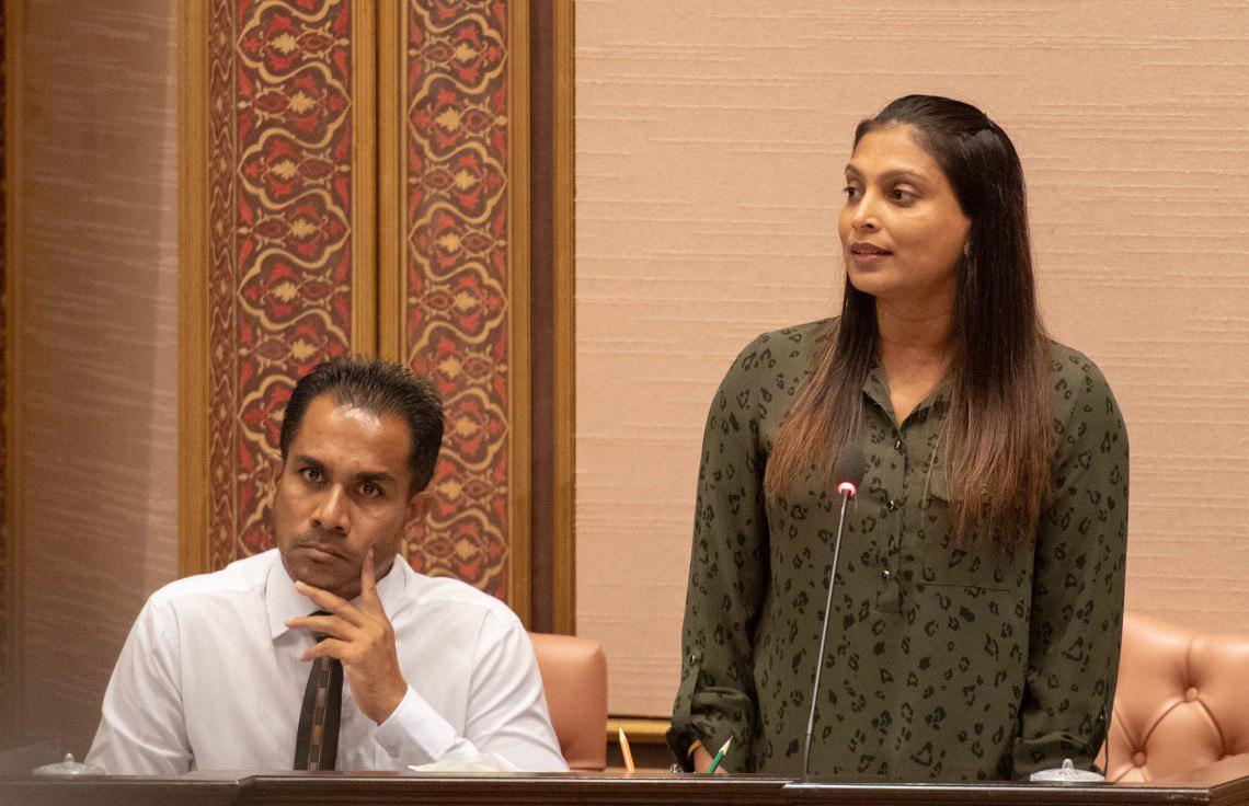 ފުރަތަމަ ޑިގްރީއަށް ހިލޭ ކިޔަވަދިނުން ގާނޫނުގައި ލާޒިމްކުރަން ފެނޭ- ވަޒީރު