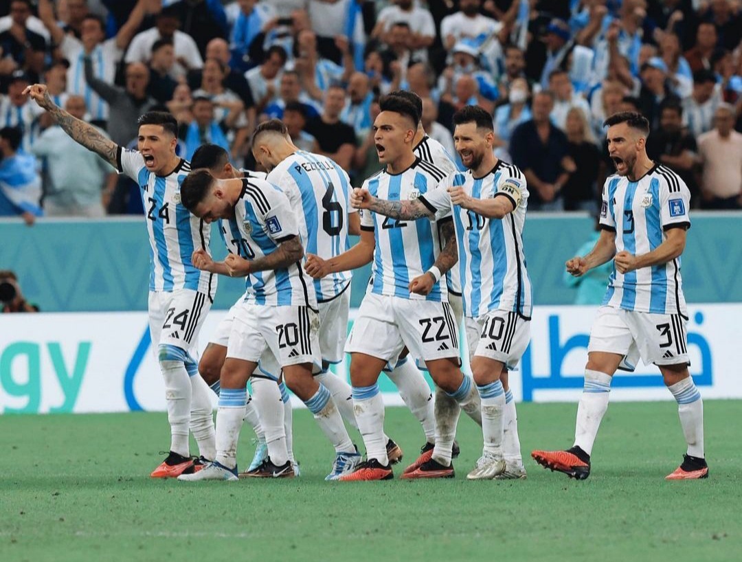 އާޖެންޓީނާގެ ޓީމަށް ހިތްވަރު ދެނީ މެރެޑޯނާ: މެސީ