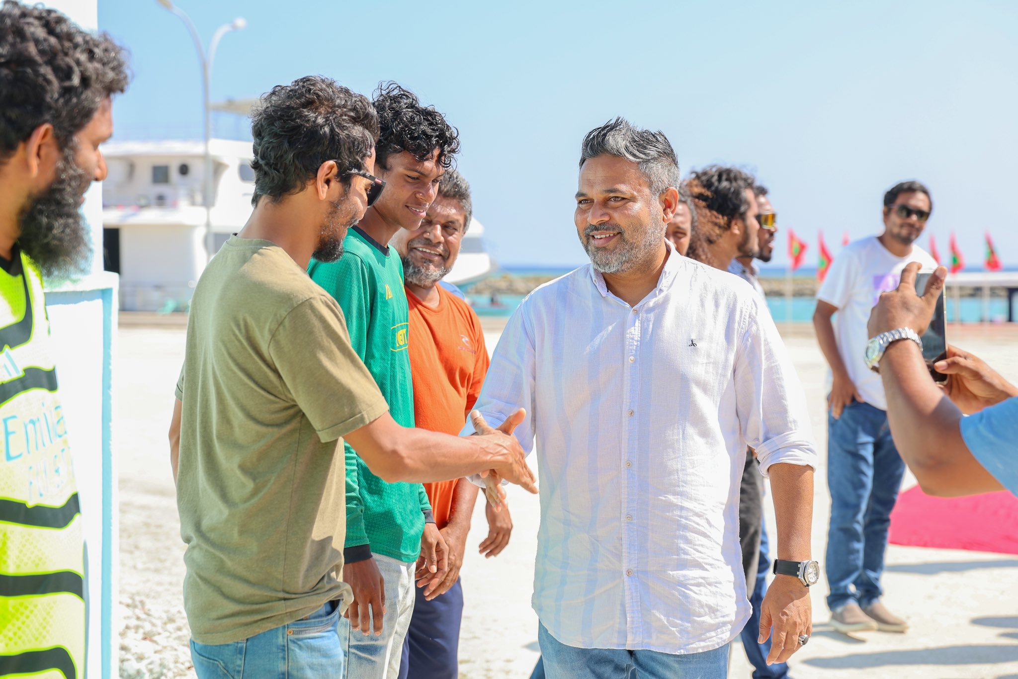 މަސްވެރިންނަށް ދޭންޖެހޭ ހުރިހާ ފައިސާއެއް މިފްކޯއާ ހަވާލުކޮށްފި